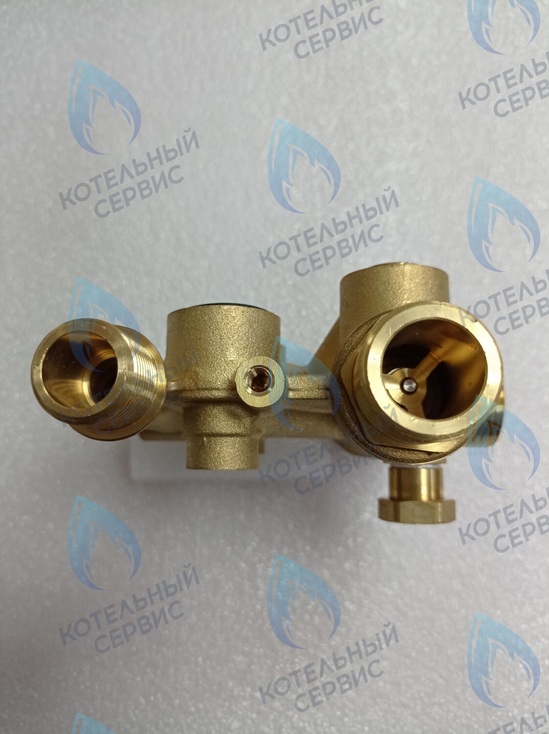 Клапан трехходовой (новый, шток 81,5мм) GAZECO 18 C2/T2, 24 C2/T2 Исполнение 2 (123) (после 07.14 г. до 05.16 г)